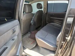 Toyota Hilux 2WD 2012