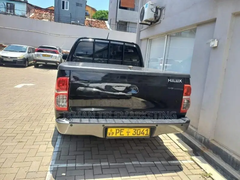Toyota Hilux 2WD 2012