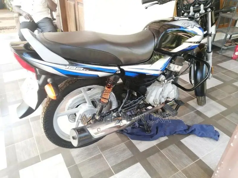 Bajaj CT100 2025