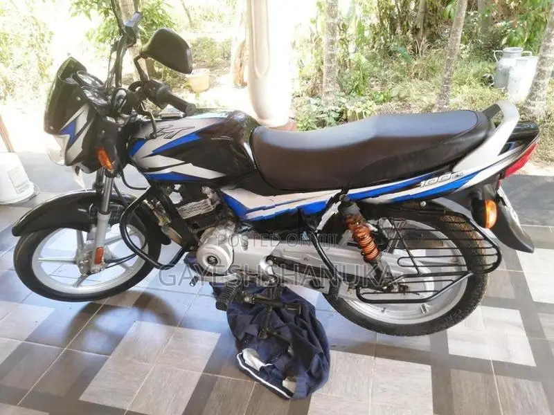Bajaj CT100 2025