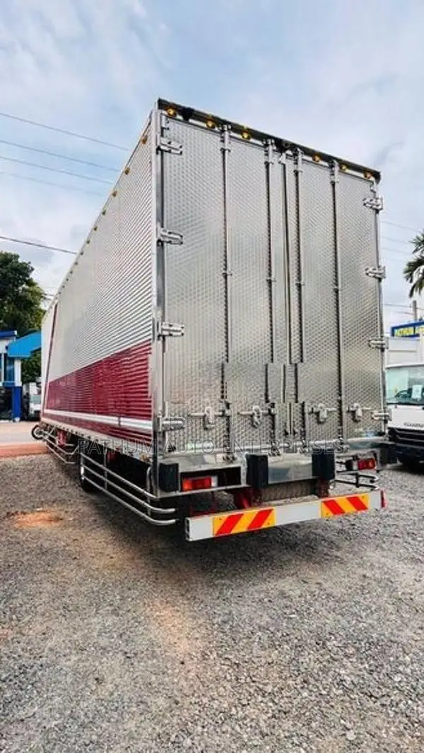 Isuzu Forward 2016
