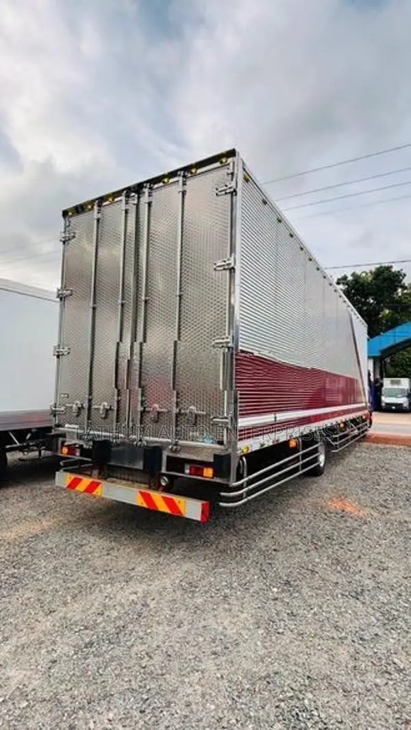 Isuzu Forward 2016