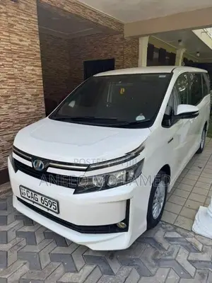 Toyota Voxy 2015
