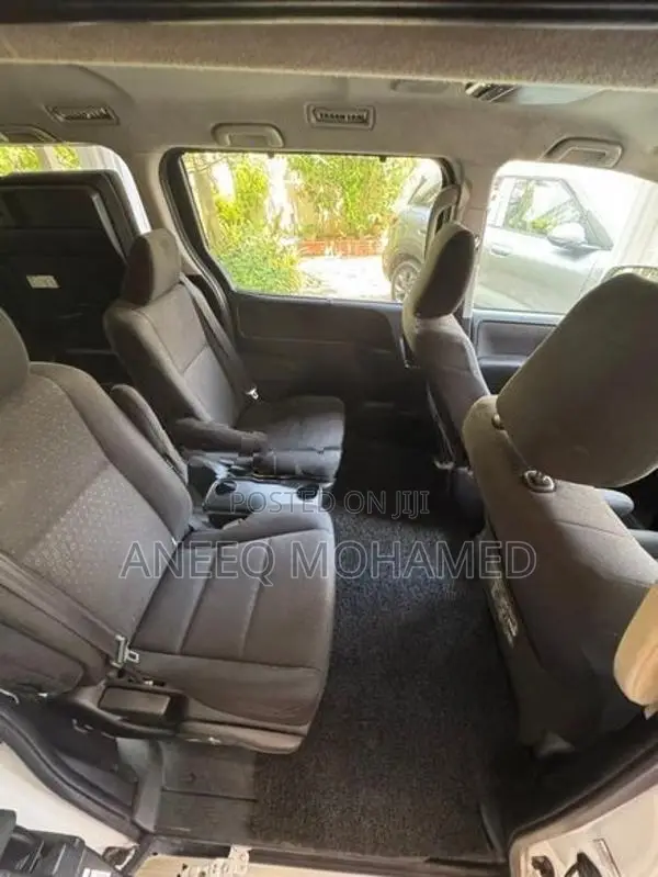 Toyota Voxy 2015