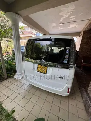 Toyota Voxy 2015
