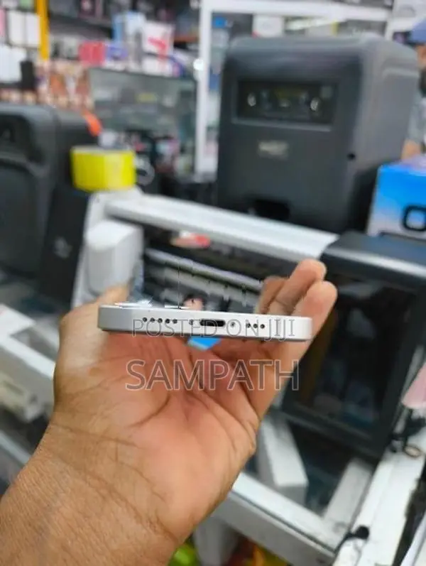 Apple iPhone 12 (Used)