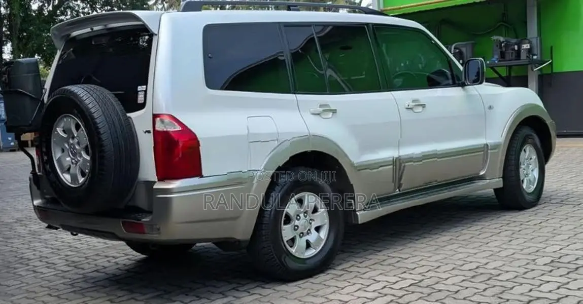 Mitsubishi Montero 2006