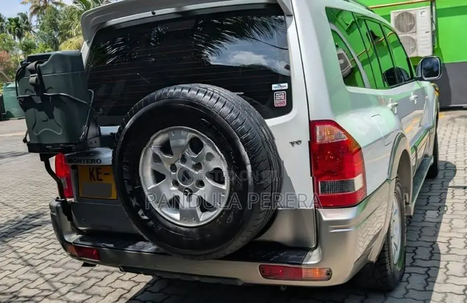 Mitsubishi Montero 2006