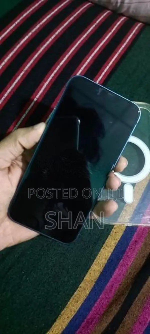 Apple iPhone 13 (Used)