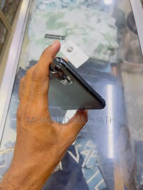 Apple iPhone 11 Pro Max (Used)