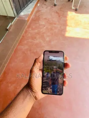 Apple iPhone XS (Used)