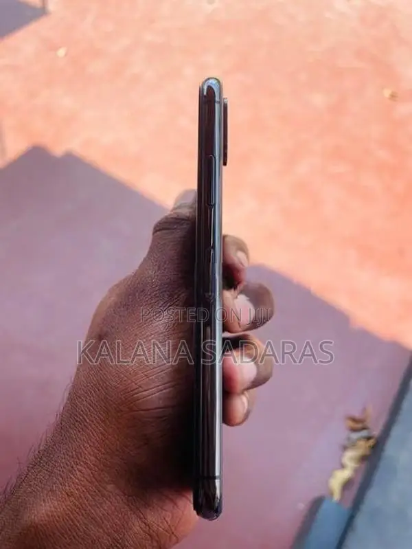 Apple iPhone XS (Used)