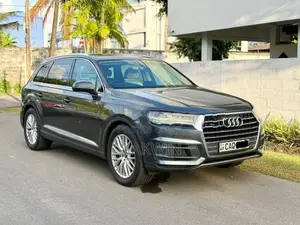 Audi Q7 Fully loaded 2016