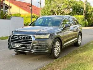 Audi Q7 Fully loaded 2016
