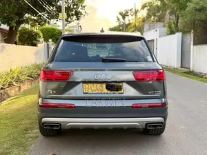 Audi Q7 Fully loaded 2016