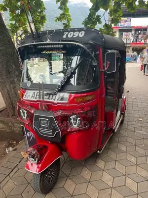 Bajaj RE 2019