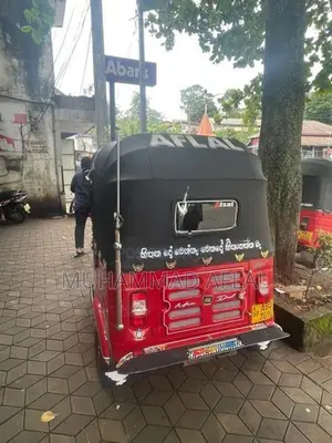 Bajaj RE 2019