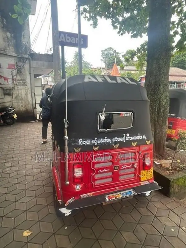 Bajaj RE 2019