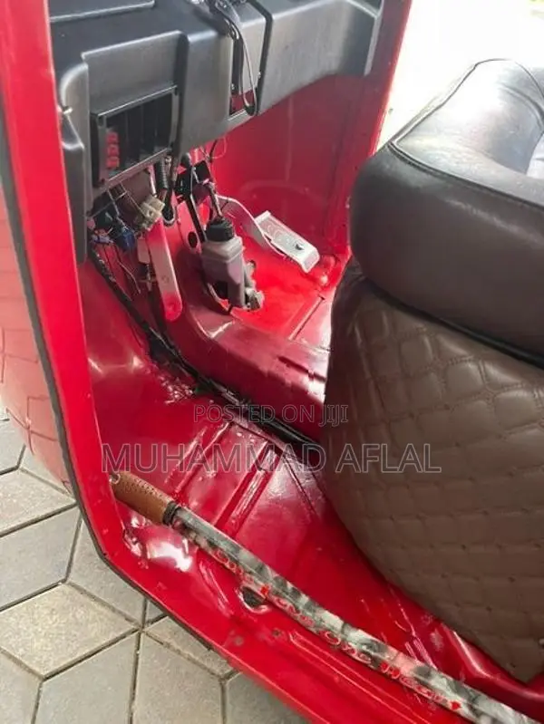 Bajaj RE 2019
