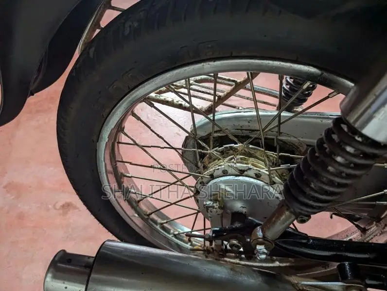 Bajaj Boxer 2000
