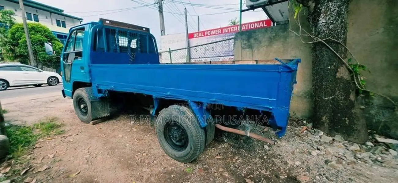 Isuzu Elf 1982