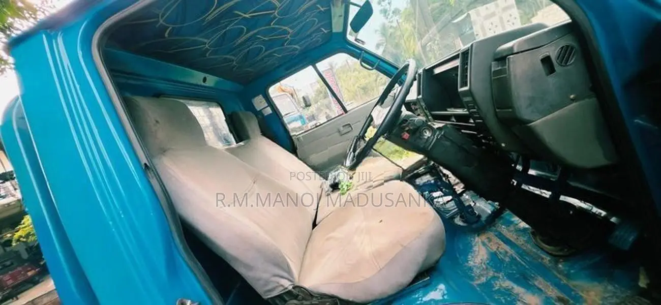 Isuzu Elf 1982