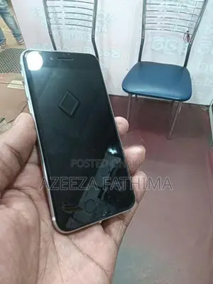 Apple iPhone SE 2 (Used)
