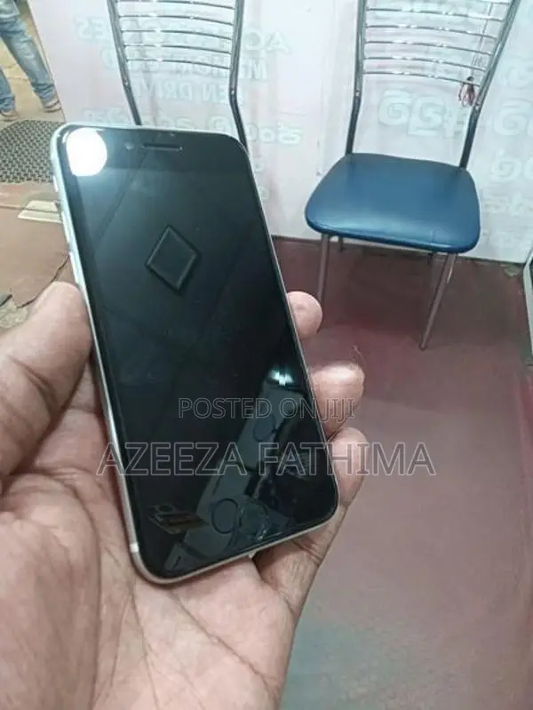 Apple iPhone SE 2 (Used)