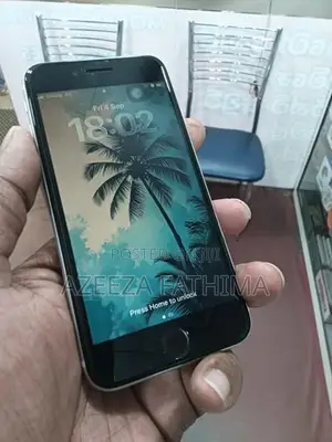 Apple iPhone SE 2 (Used)