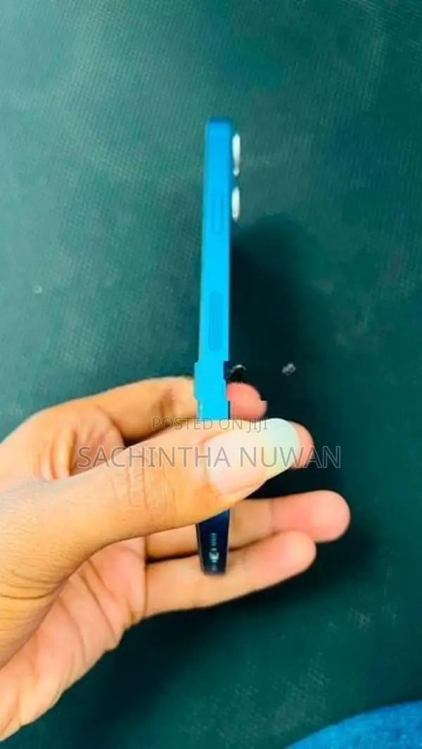 Apple iPhone 13 (Used)