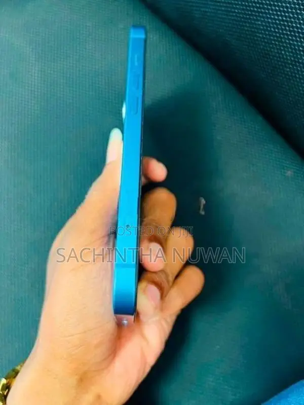 Apple iPhone 13 (Used)