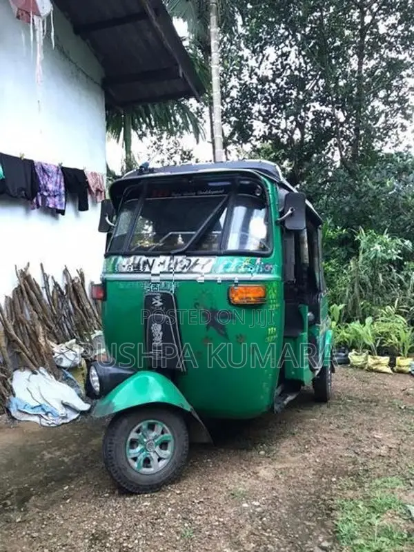 Bajaj RE 2002