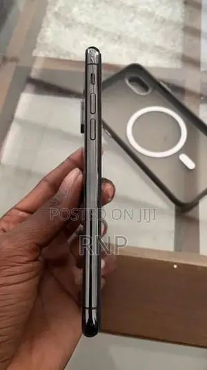 Apple iPhone XS (Used)