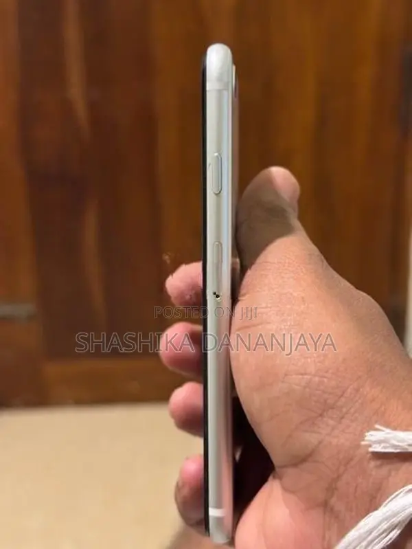Apple iPhone SE 2 (Used)