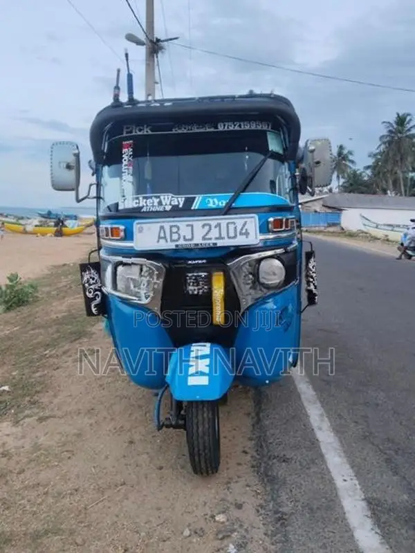 Bajaj RE 2015