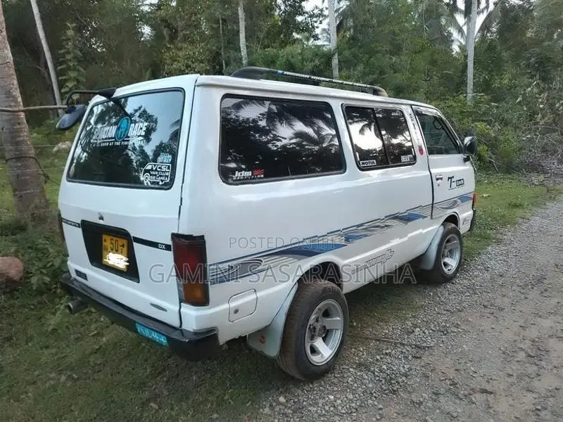 Nissan Vanette 1985