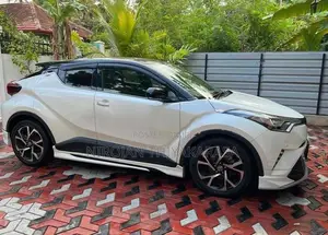 Toyota CHR NGX 10 2018