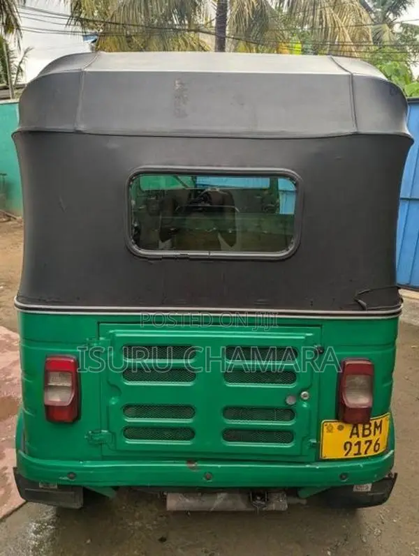 Bajaj RE 2015