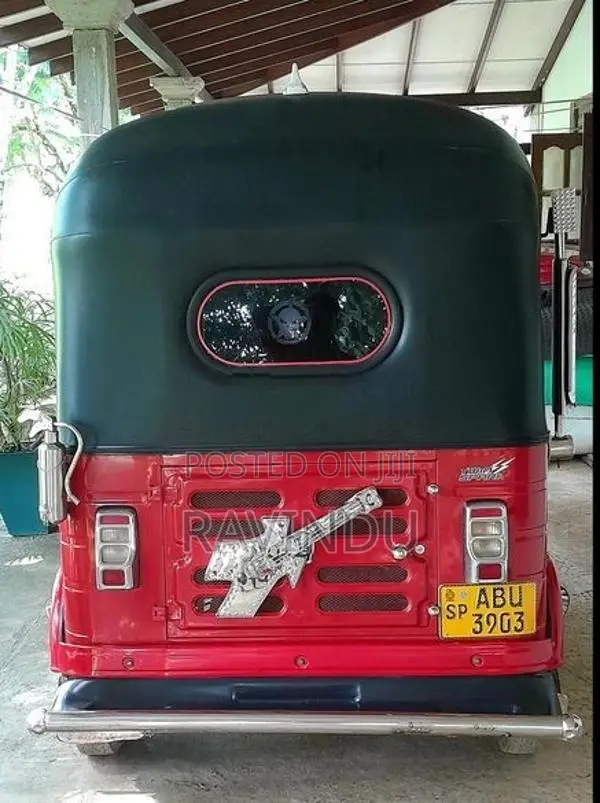 Bajaj RE 2019