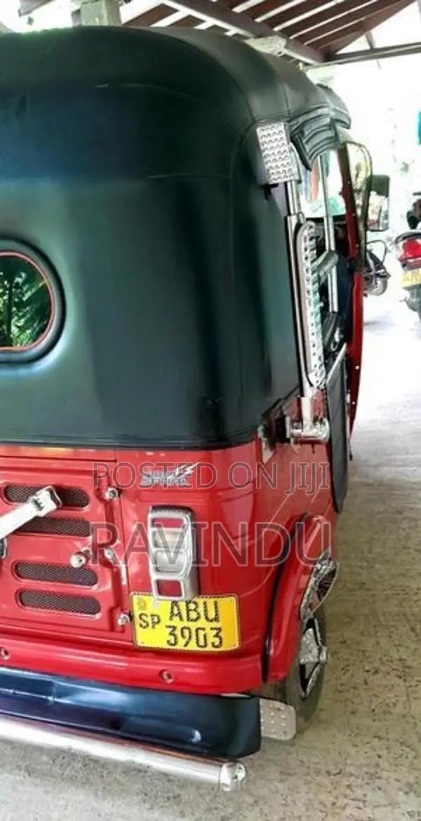 Bajaj RE 2019