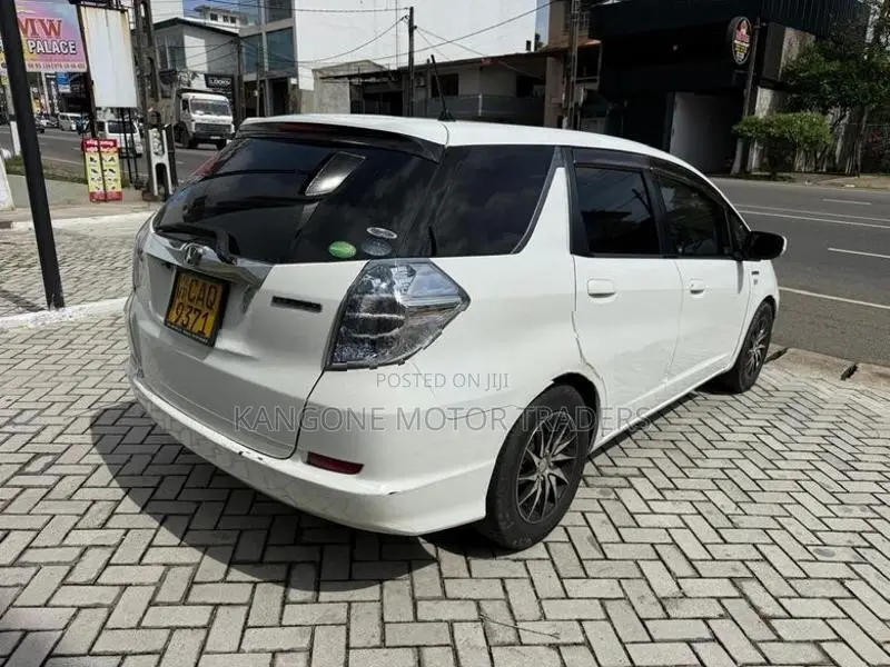 Honda Fit SHUTTLE 2013