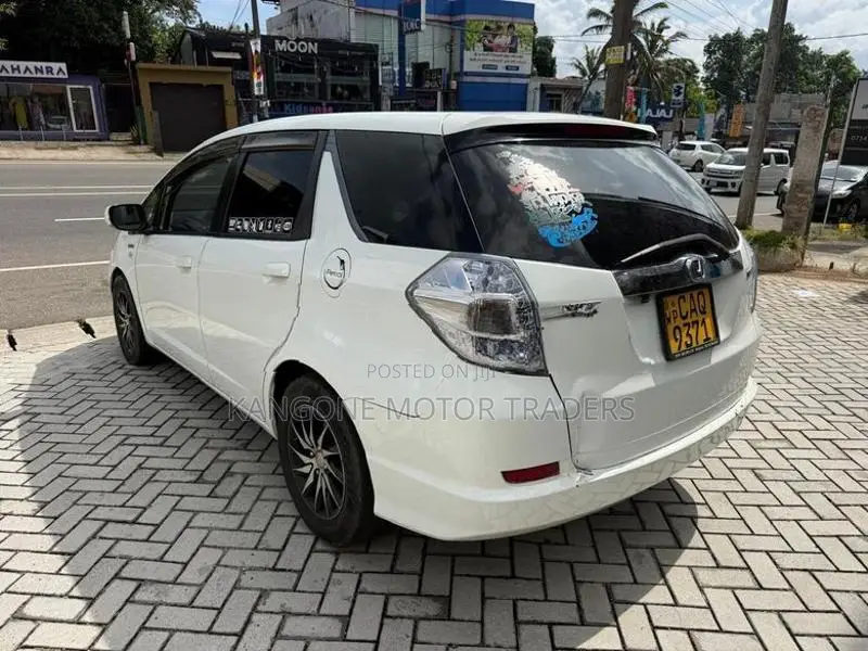 Honda Fit SHUTTLE 2013