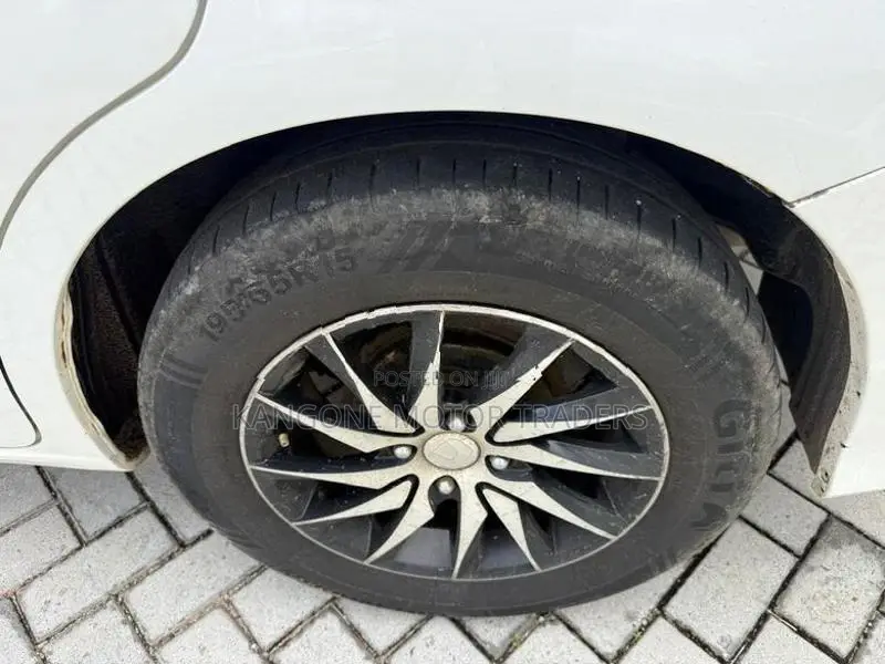 Honda Fit SHUTTLE 2013
