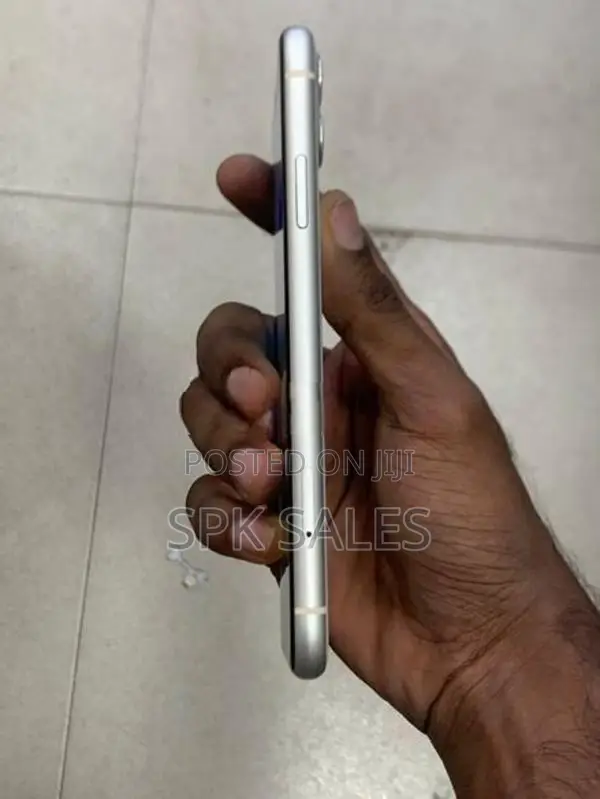 Apple iPhone 11 (Used)