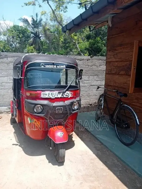 Bajaj RE 2015