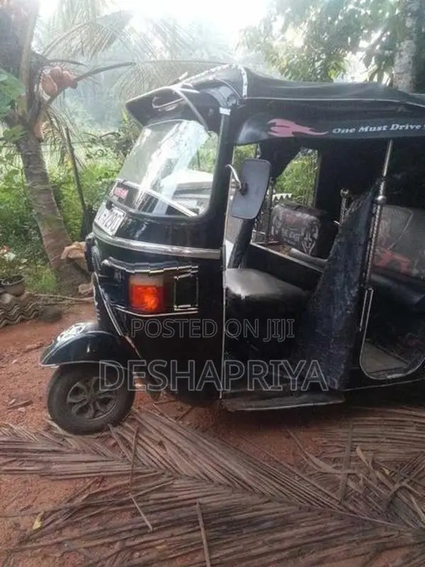 Bajaj RE 2011