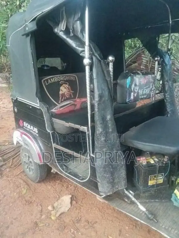 Bajaj RE 2011
