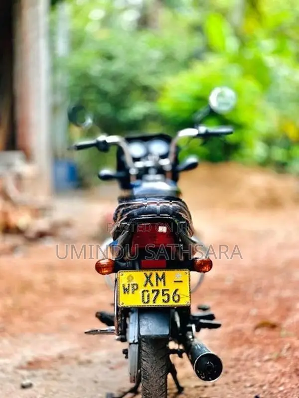 Bajaj CT100 2012