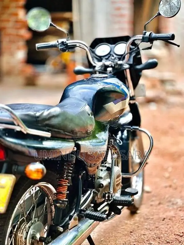 Bajaj CT100 2012