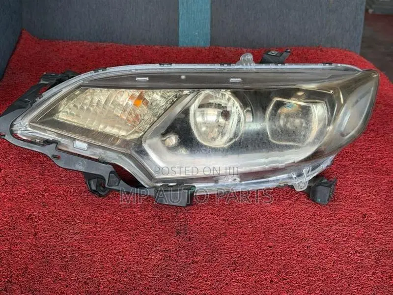Honda Fit Gp5 Xenon Headlight – Left Side W1948